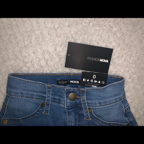 Fashion Nova Light Wash Skinny Jeans - Never Worn - Picture 3 of 3